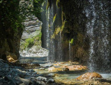 Το φαράγγι «Πάντα Βρέχει» με το ειδυλλιακό σκηνικό και την αξέχαστη ατμόσφαιρα (φωτό, βίντεο)